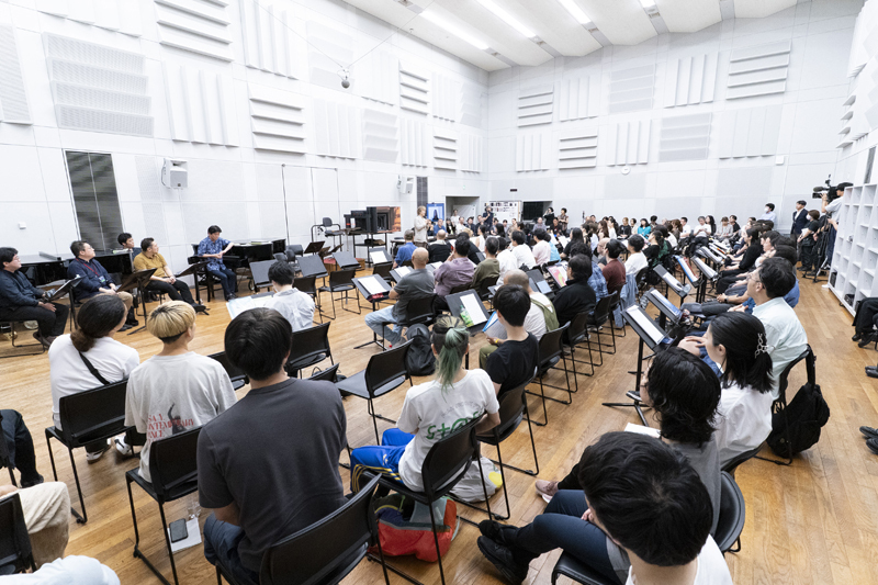 （撮影：堀田力丸　提供：新国立劇場）