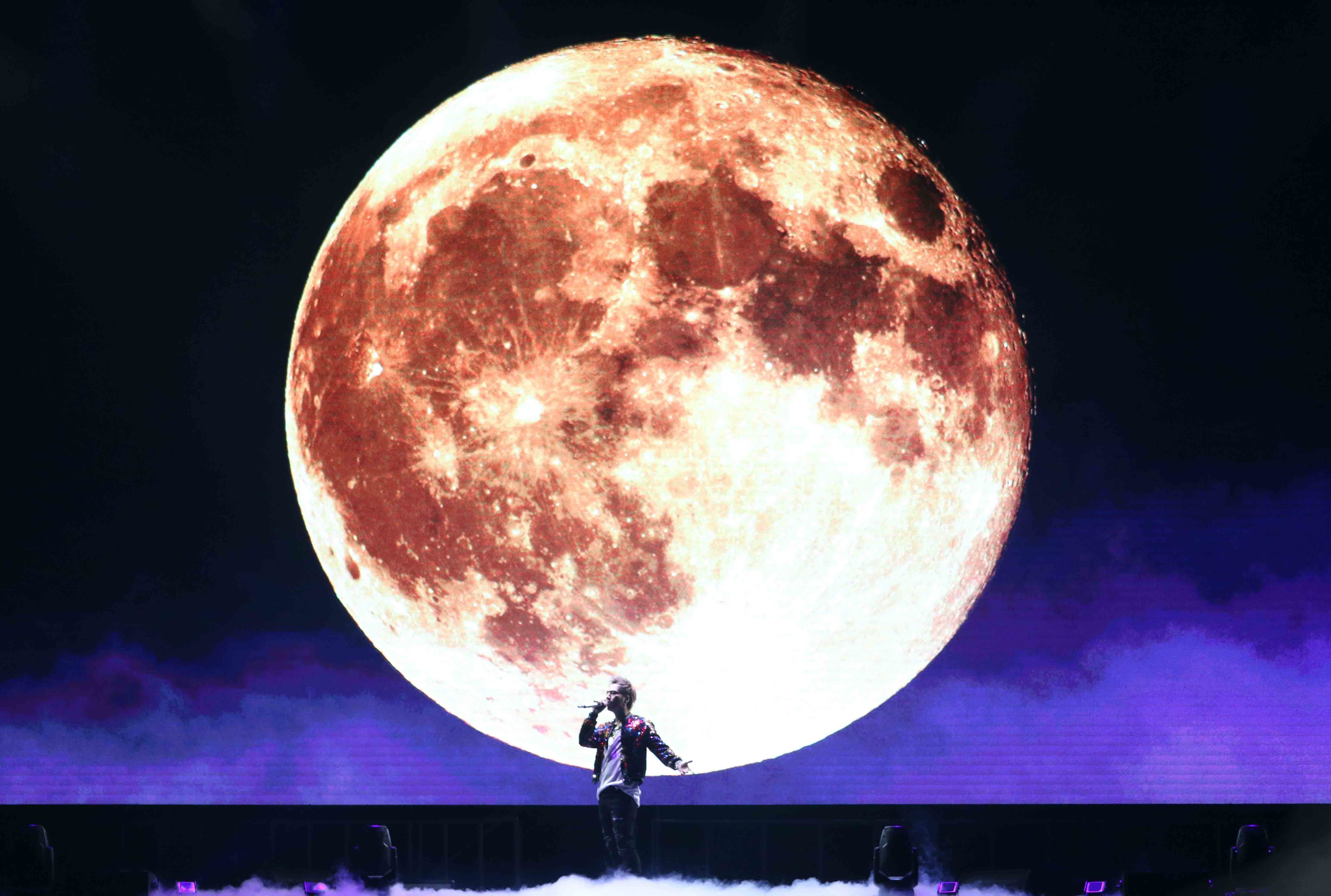 三代目 J SOUL BROTHERS・登坂広臣が初の海外単独公演で全18曲を熱唱