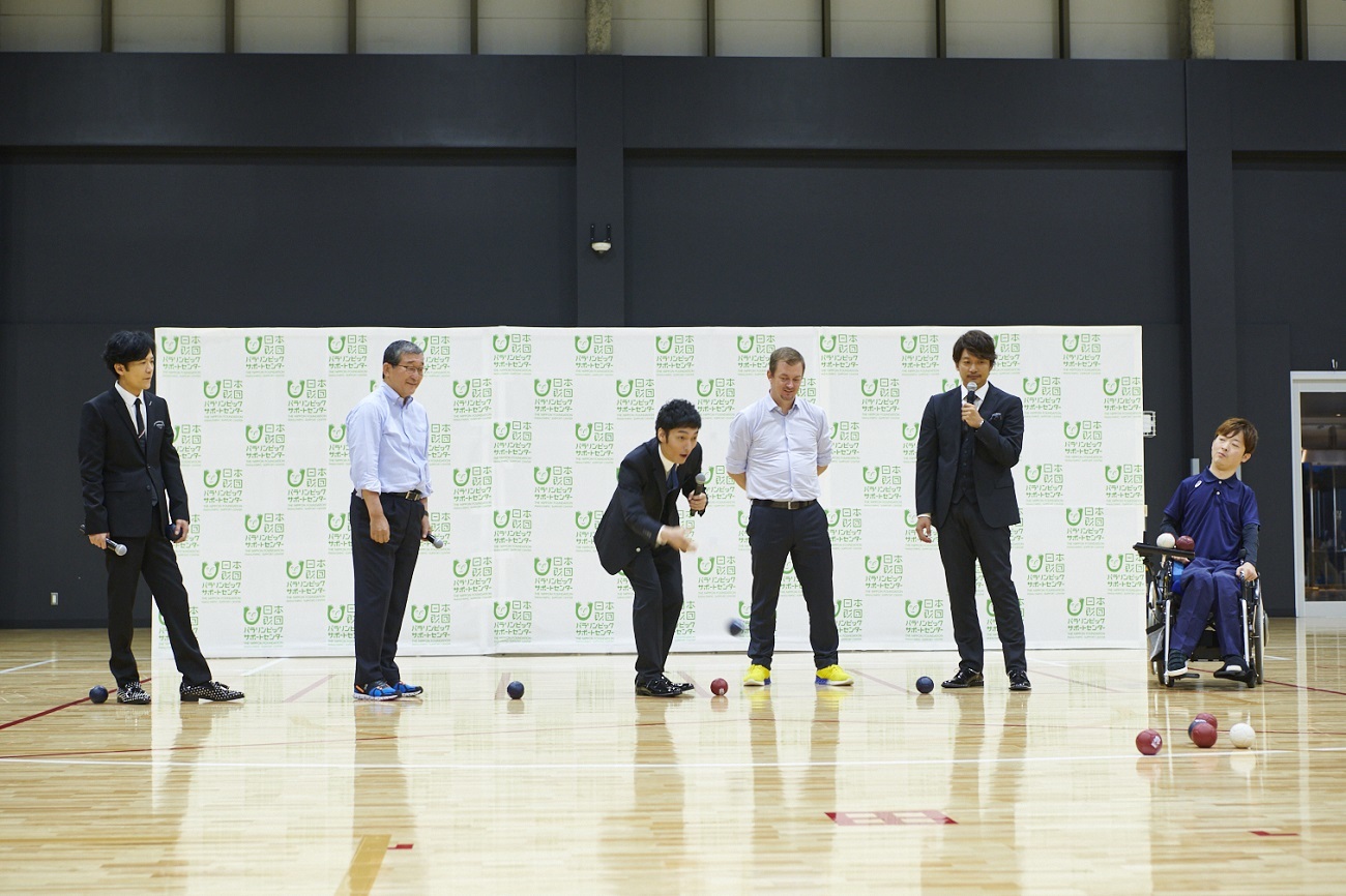 『パラスポーツ応援チャリティーソング「雨あがりのステップ」 寄付贈呈式』稲垣吾郎、草彅剛、香取慎吾ら