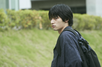 岡田健史の演技アプローチを白石和彌監督はどう評したか　映画『死刑にいたる病』新場面写真＆メイキングカットを公開