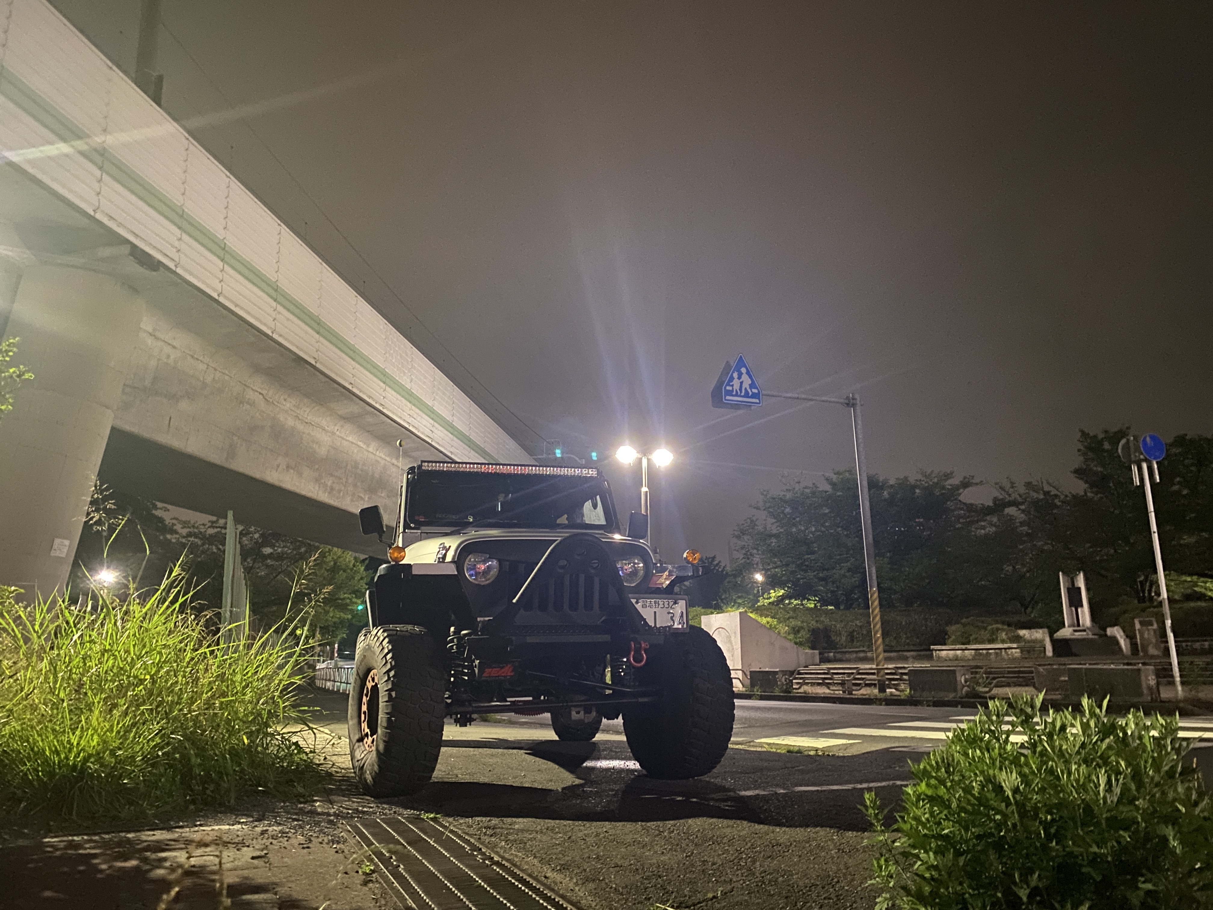 時速70km以上出すと、車内会話不能のJEEPラングラー。鼻先のバーはカンガルー避け