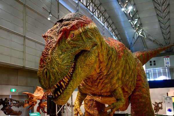 動く！叫ぶ！ ティラノサウルス類の「ビスタヒエベルソル」のロボット