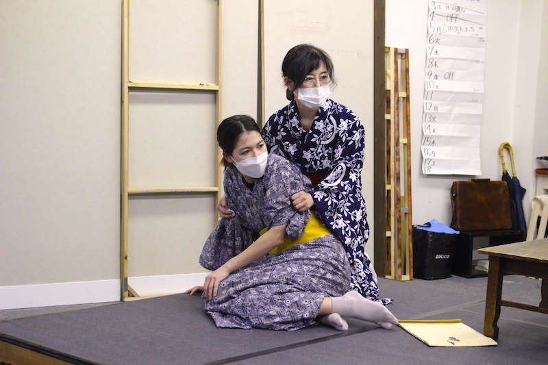 左から小石川桃子、秦由香里