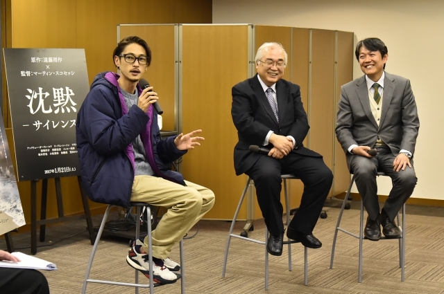 左から、窪塚洋介、細川正義氏、山根道公氏