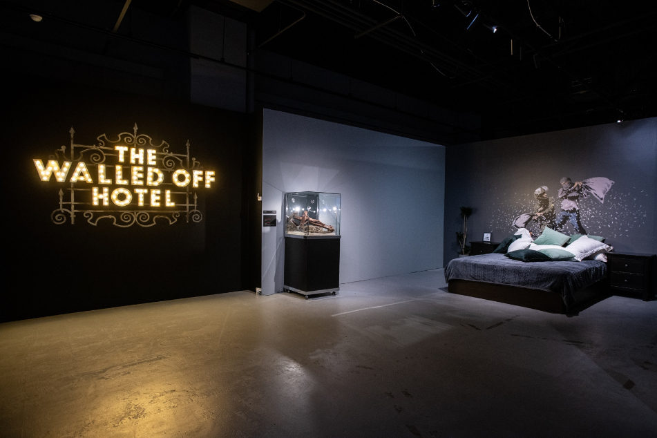 「ザ・ウォールド・オフ・ホテル」の再現 横浜展