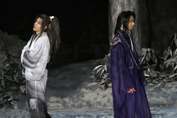『髑髏城の七人 Season風』開幕 18 松山ケンイチ（左）と向井理