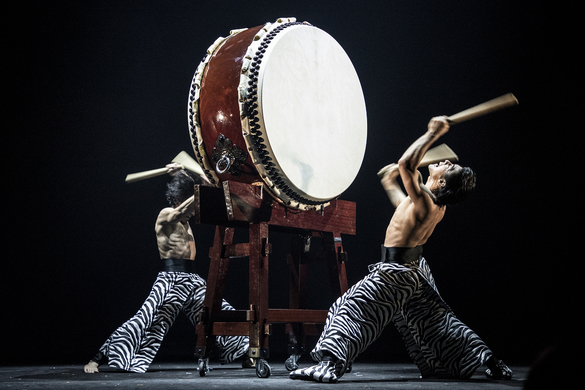DRUM TAO『RHYTHM of TRIBE～時空旅行記～』舞台写真 (c)DRUM TAO