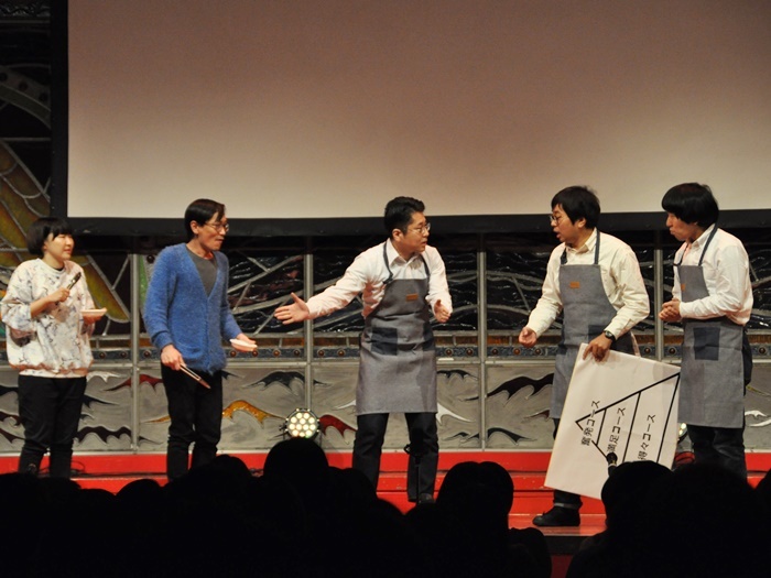 昨年の「ヨーロッパ企画カウントダウン2017→2018 in KBSホール」より。観客のリクエストに応えて、お蔵出しのコントを上演した。 ［撮影］吉永美和子