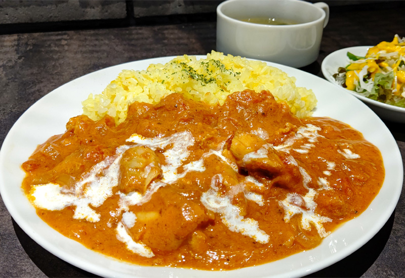 ターメリックライスの バターチキンカレー（肉山食堂）