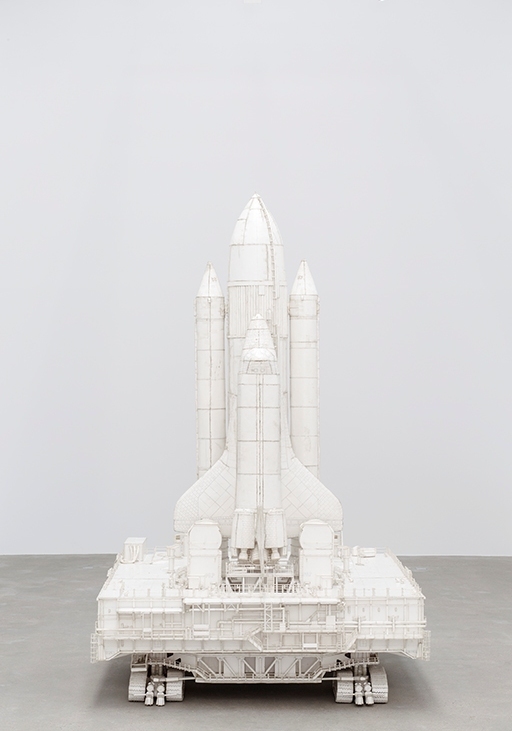 トム・サックス|《ザ・クローラー》|2003年|Galerie Thaddeus Ropac, Paris/Salzbulg|撮影：Philippe Servent