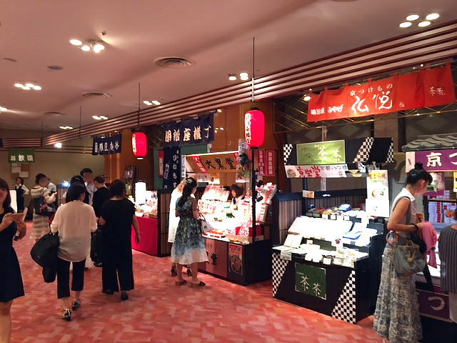 明治座の御土産品ストリート！