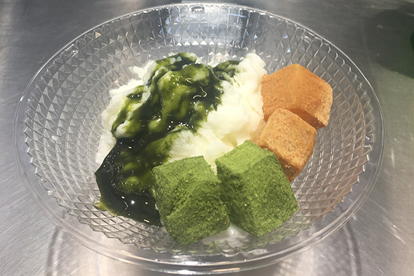 スノーアイス宇治抹茶わらびもち付（600円）