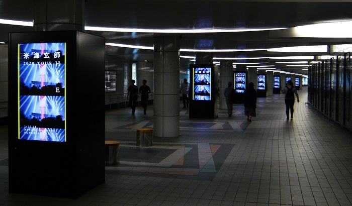 仙台地下鉄/仙台駅東西地下自由通路で映し出されるデジタルサイネージ