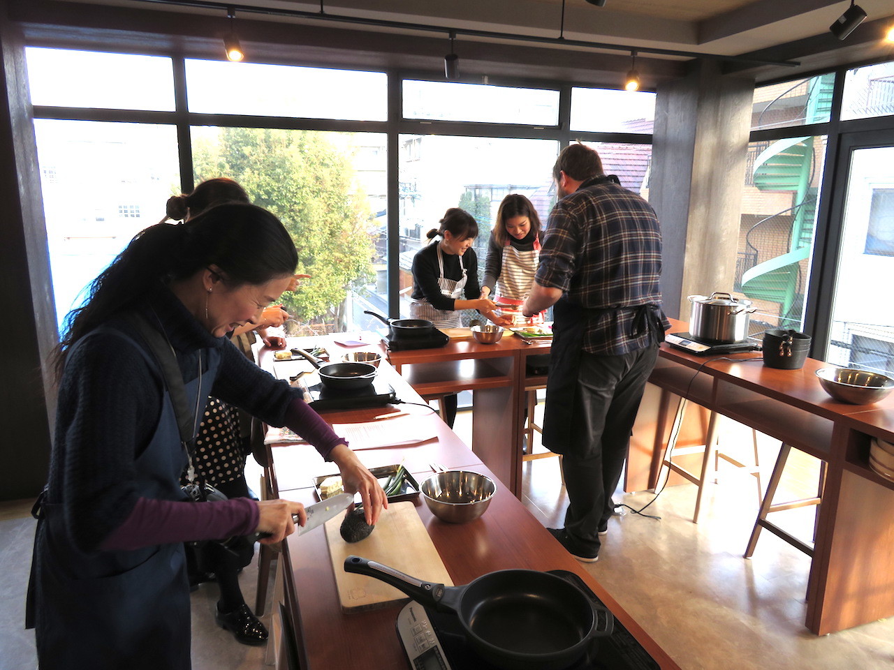 会話とジェスチャーで手順を説明してくれるマット