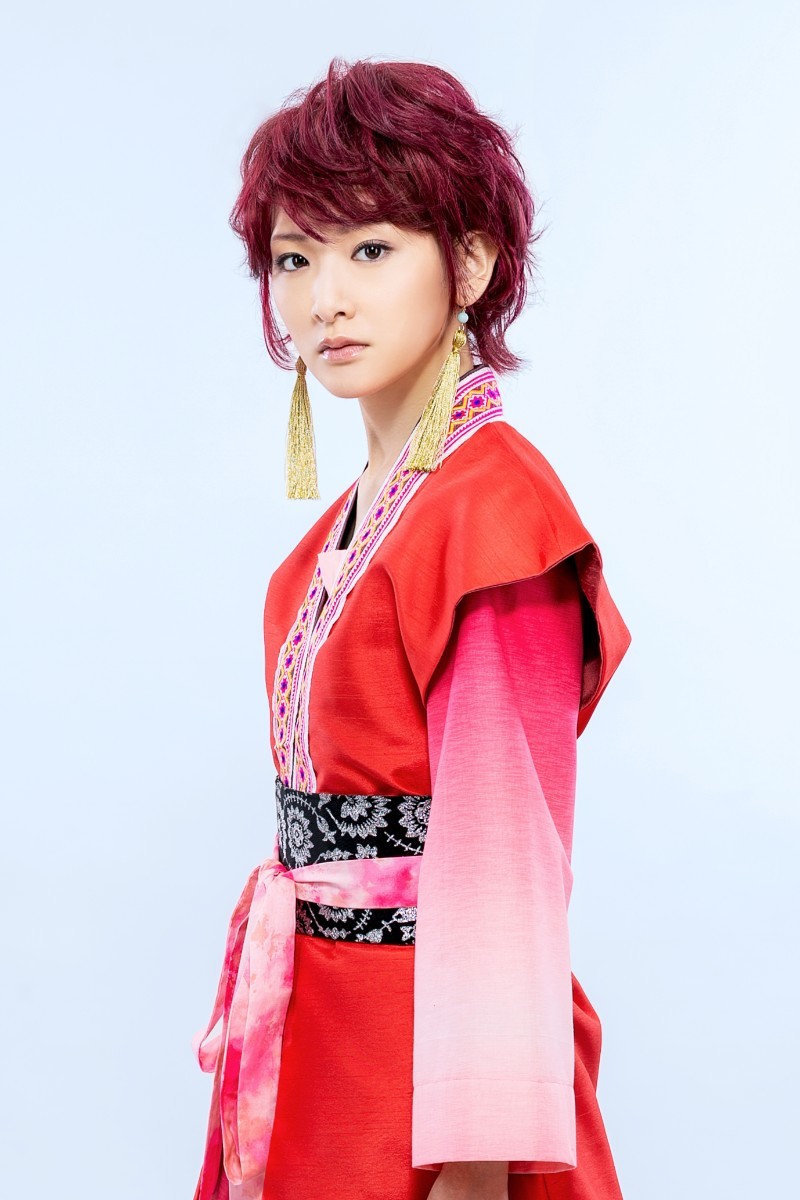 ヨナ役 生駒里奈 (C)草凪みずほ・白泉社／舞台『暁のヨナ』製作委員会