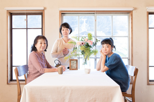 「朗読劇 カレンダー 川上弘美の短篇をあそぶ」イメージビジュアル (c)朗読劇「カレンダー」制作（写真：野口玲）