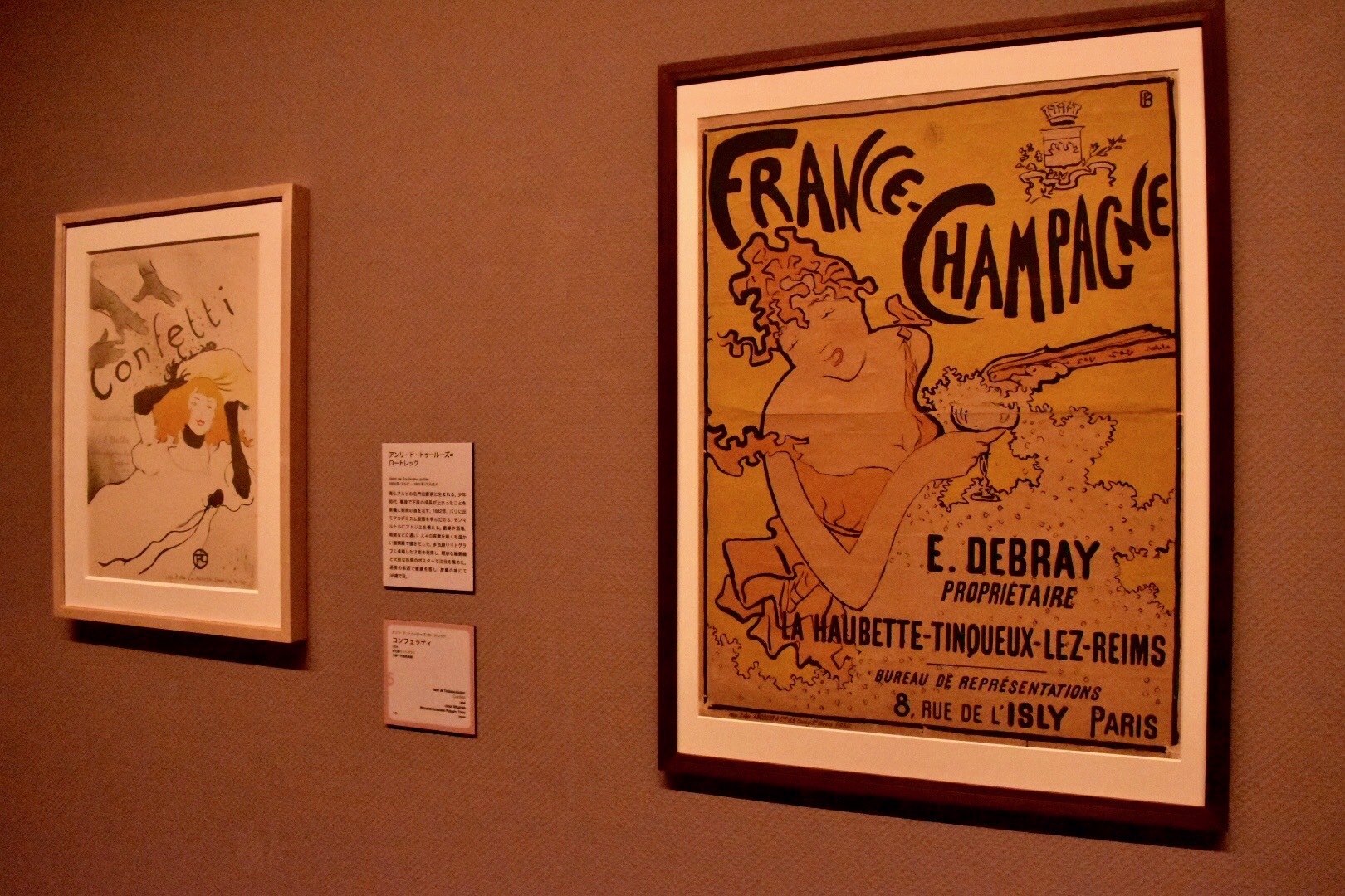 左：アンリ・ド・トゥールーズ＝ロートレック《コンフェッティ》1894年　右：ピエール・ボナール《「フランス＝シャンパン」のためのポスター》1891年