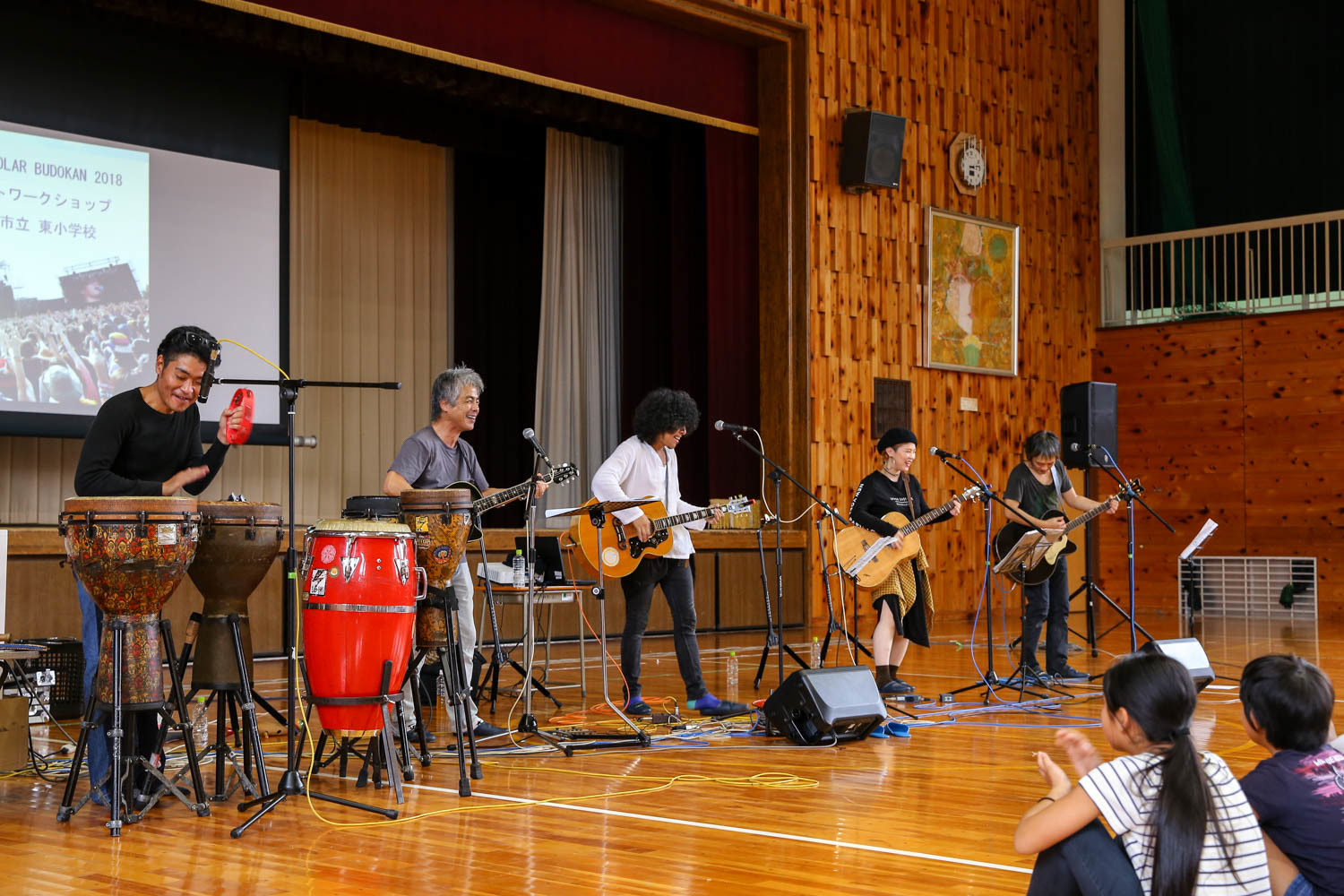 ワークショップの後はライブ披露