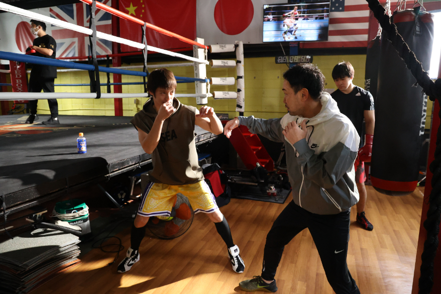 横浜流星 VS 窪田正孝“WBA世界フェザー級タイトルマッチ”ビジュアルを