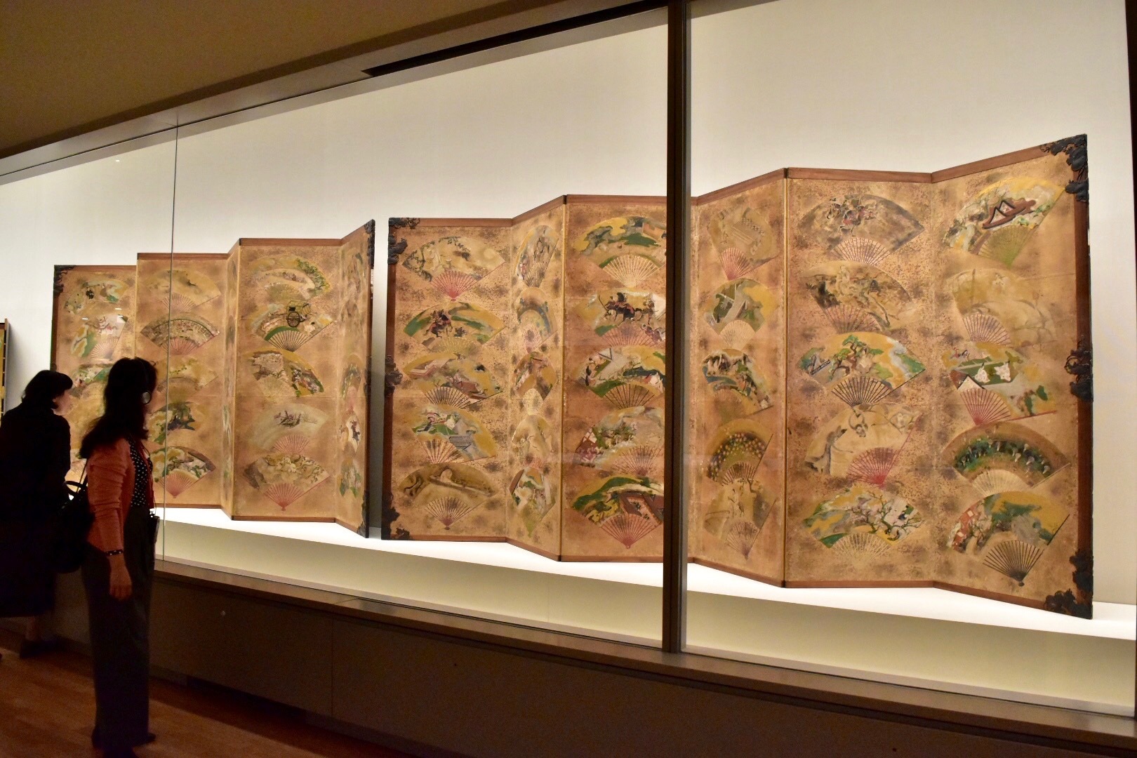 扇面貼交屏風 伝俵屋宗達筆 江戸時代・17世紀 東京国立博物館蔵