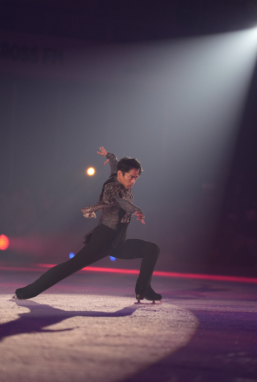 「かつてない氷上エンターテインメントの世界にご来場ください」と語る高橋大輔