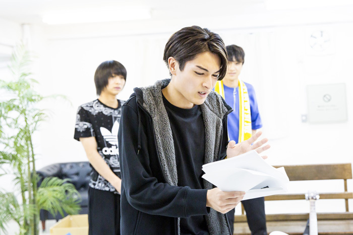 手前：水田達貴、奥左から谷水力、井澤巧麻