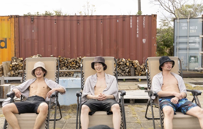 外気浴（『サウナ日和』より） (C)2022AMGエンタテインメント