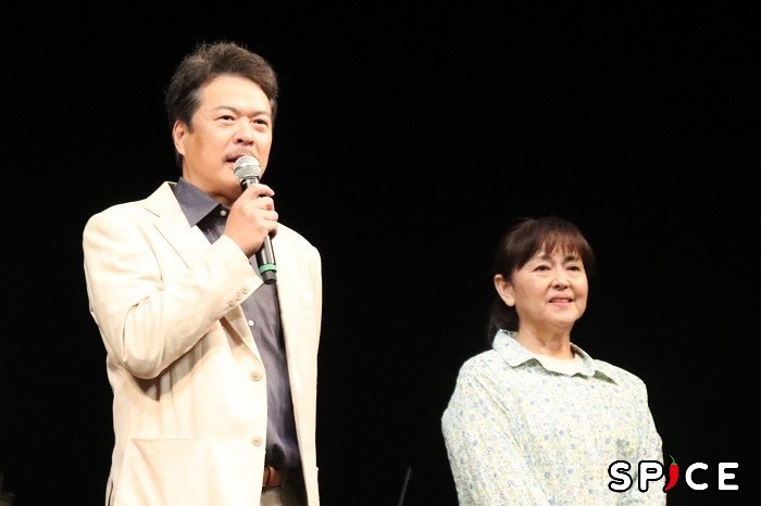 赤堀雅秋プロデュース『ケダモノ』初日前会見　（左から）田中哲司、あめくみちこ