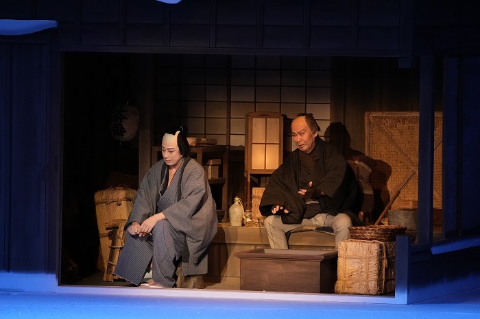 夜の部『息子』（左より）金次郎=松本幸四郎、火の番の老爺=松本白鸚 ／(C)松竹