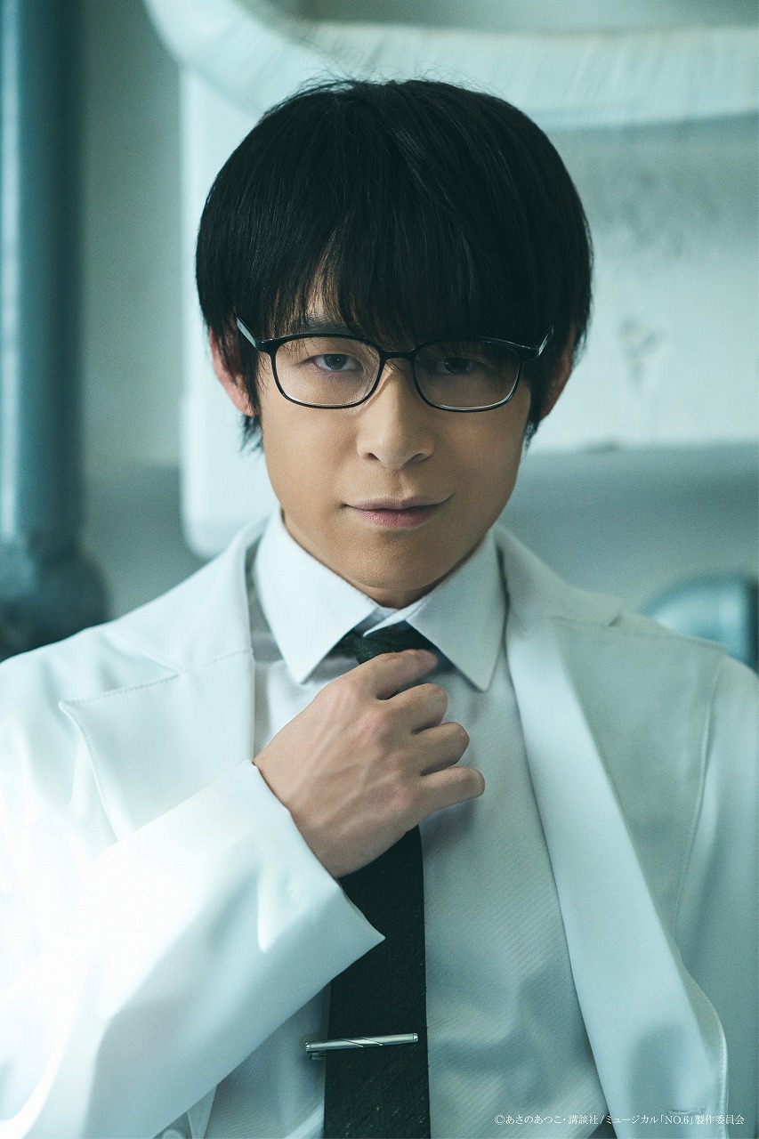 白衣の男 藤原祐規 　　　　　　　　(C)あさのあつこ・講談社／ミュージカル「NO.6」製作委員会