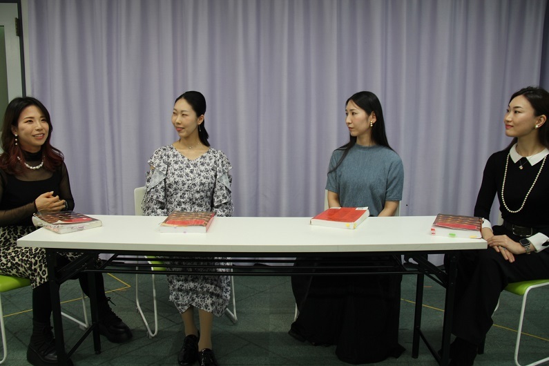 「SPICE」取材風景　「実は、この4人全員が神戸女学院卒業です！」