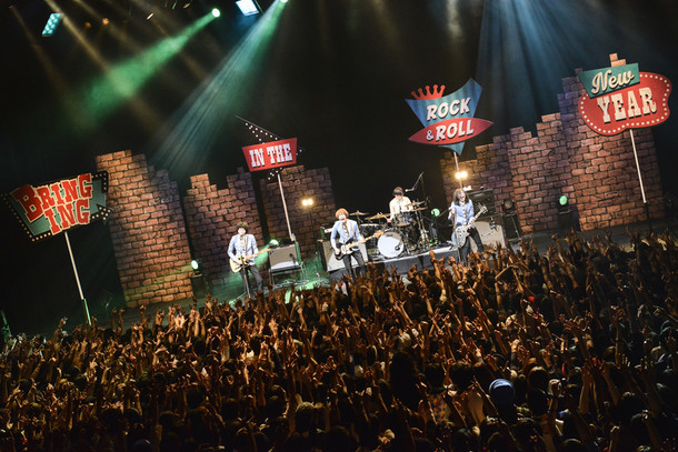 THE BAWDIES「BRINGING IN THE ROCK & ROLL NEW YEAR」EX THEATER ROPPONGI公演の様子。（Photo by AZUSA TAKADA）