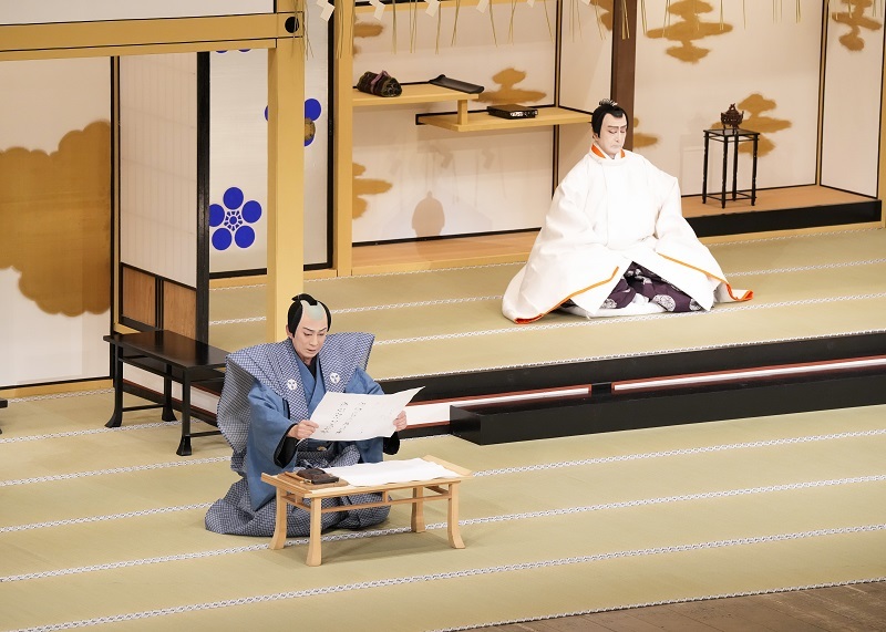 昼の部『筆法伝授』（左より）武部源蔵=松本幸四郎、菅丞相=片岡仁左衛門 ／(C)松竹