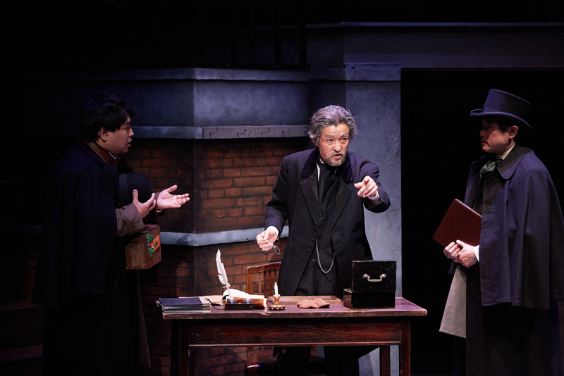 劇団昴『クリスマス・キャロル』前回公演舞台写真