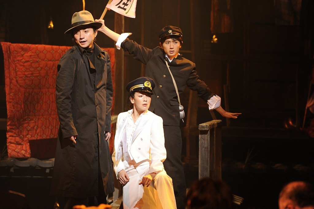 『下谷万年町物語』 (12年)　演出：蜷川幸雄 撮影：細野晋司