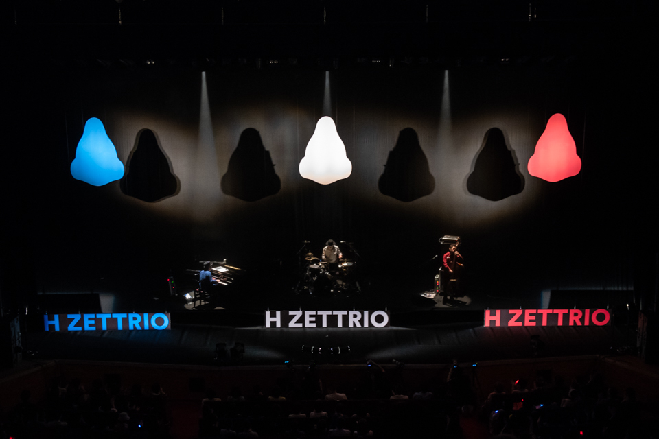 H ZETTRIO