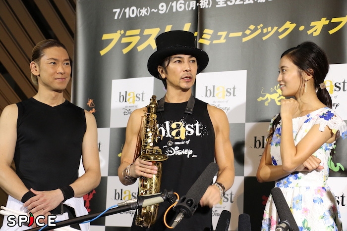 左から石川直、武田真治、小島瑠璃子