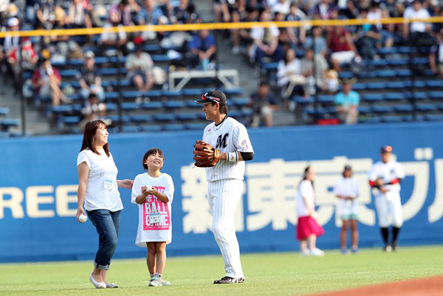 マリーンズ勝利のあかつきには、ヒーローを花道で送り出すというスペシャルな企画も