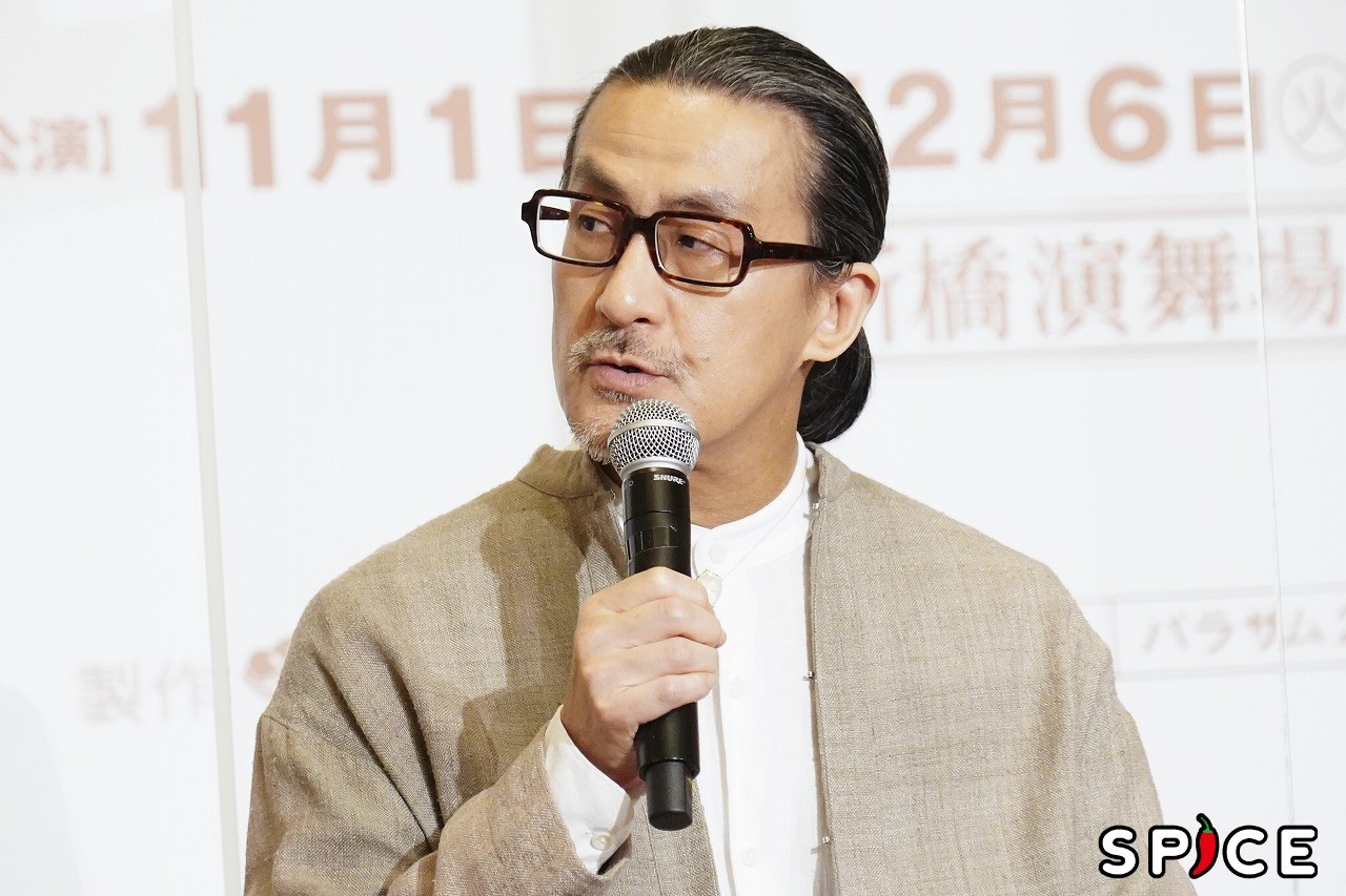 粟根まこと 　撮影：田中亜紀