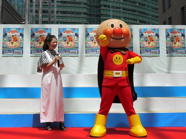 アンパンマン（写真右）と関根麻里