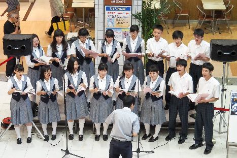 さまざまな場所で、プロ・アマが力を合わせて盛り上げる音楽祭だ