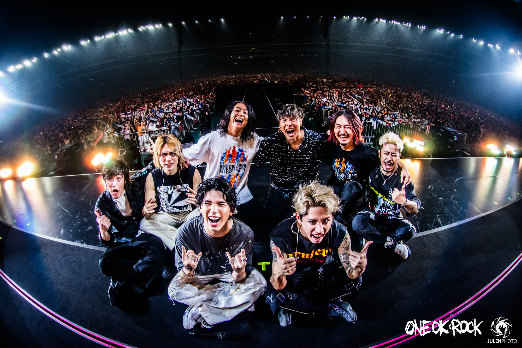 ONE OK ROCK VS My First Story VIPステッカー-