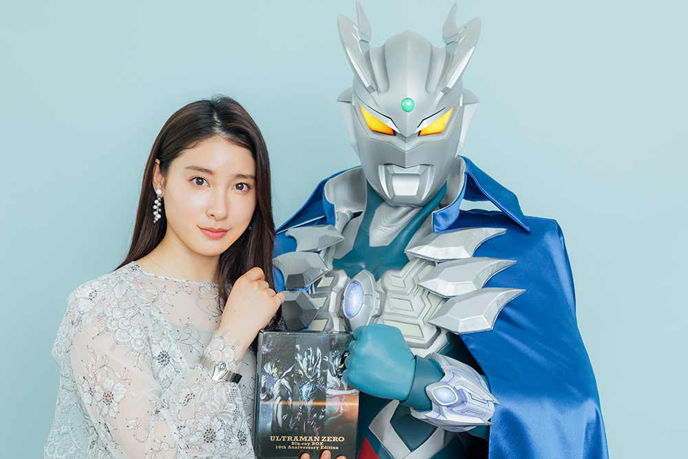 土屋太鳳、ウルトラマンゼロと再会 『ウルトラマンゼロ』10周年Blu-ray