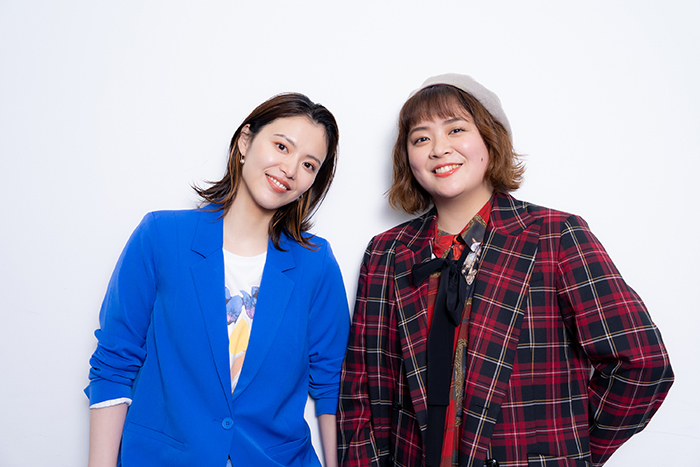（左から）彩凪翔、天真みちる