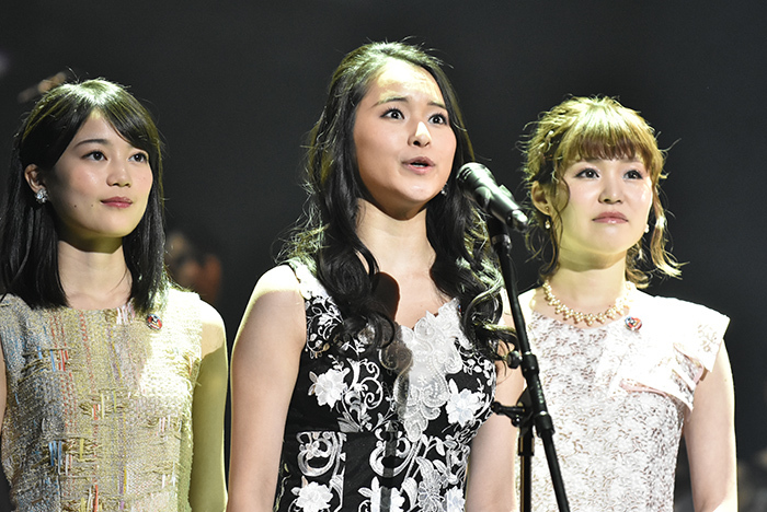（左から）生田絵梨花、小南満佑子、清水彩花（撮影：原地達浩）