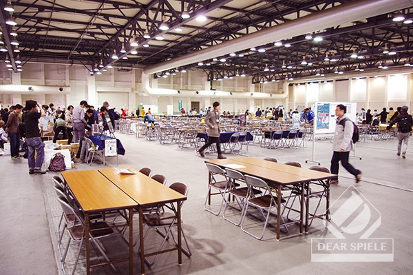 設営前の広々とした会場 (c)DEAR SPIELE
