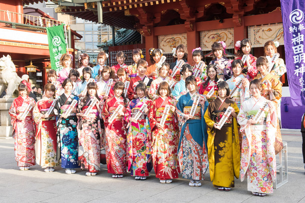 AKB48グループの新成人32名。