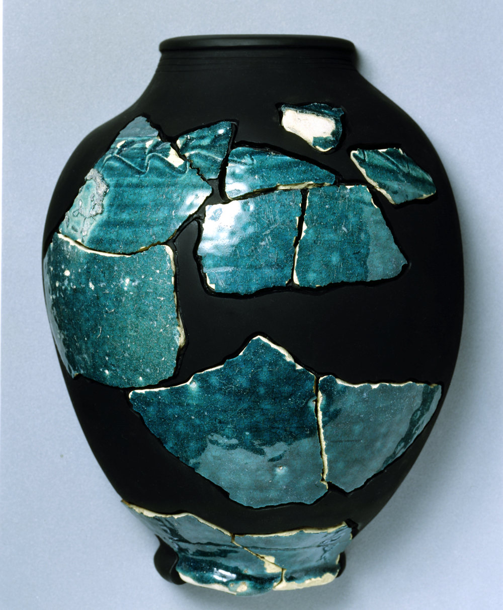 イスラーム陶器：日本、 奈良県西大寺遺跡出土、 8世紀中頃（奈良市埋蔵文化財調査センター）