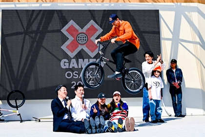 スケボー・BMXなど世界最高峰の国際大会『X Games』万博会場でデモンストレーション、五輪メダリストや吉村知事らが大盛り上がり！