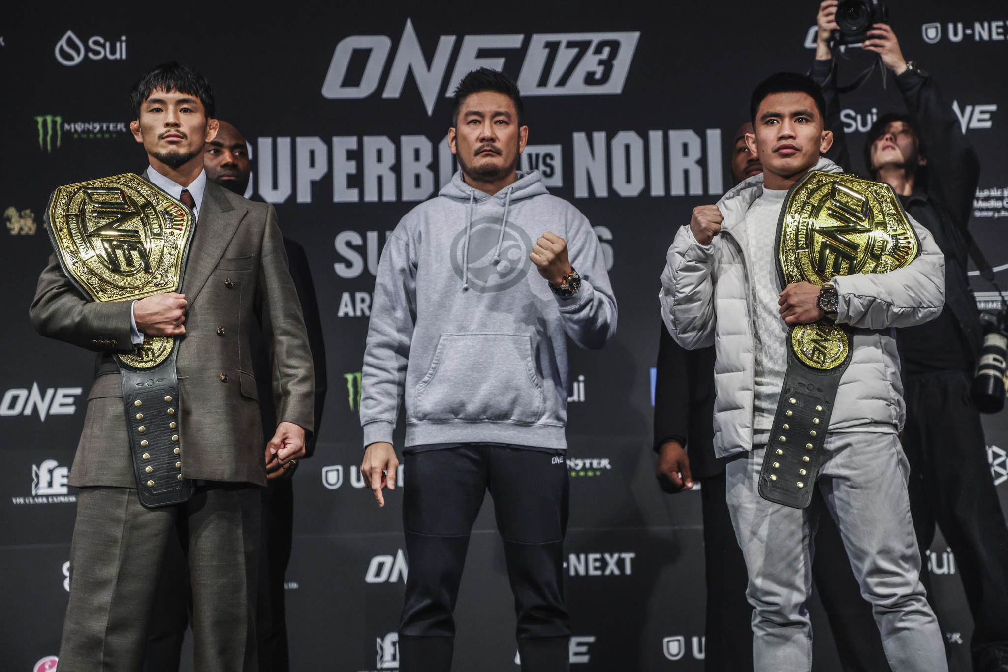 若松佑弥（左）とパシオ（右）